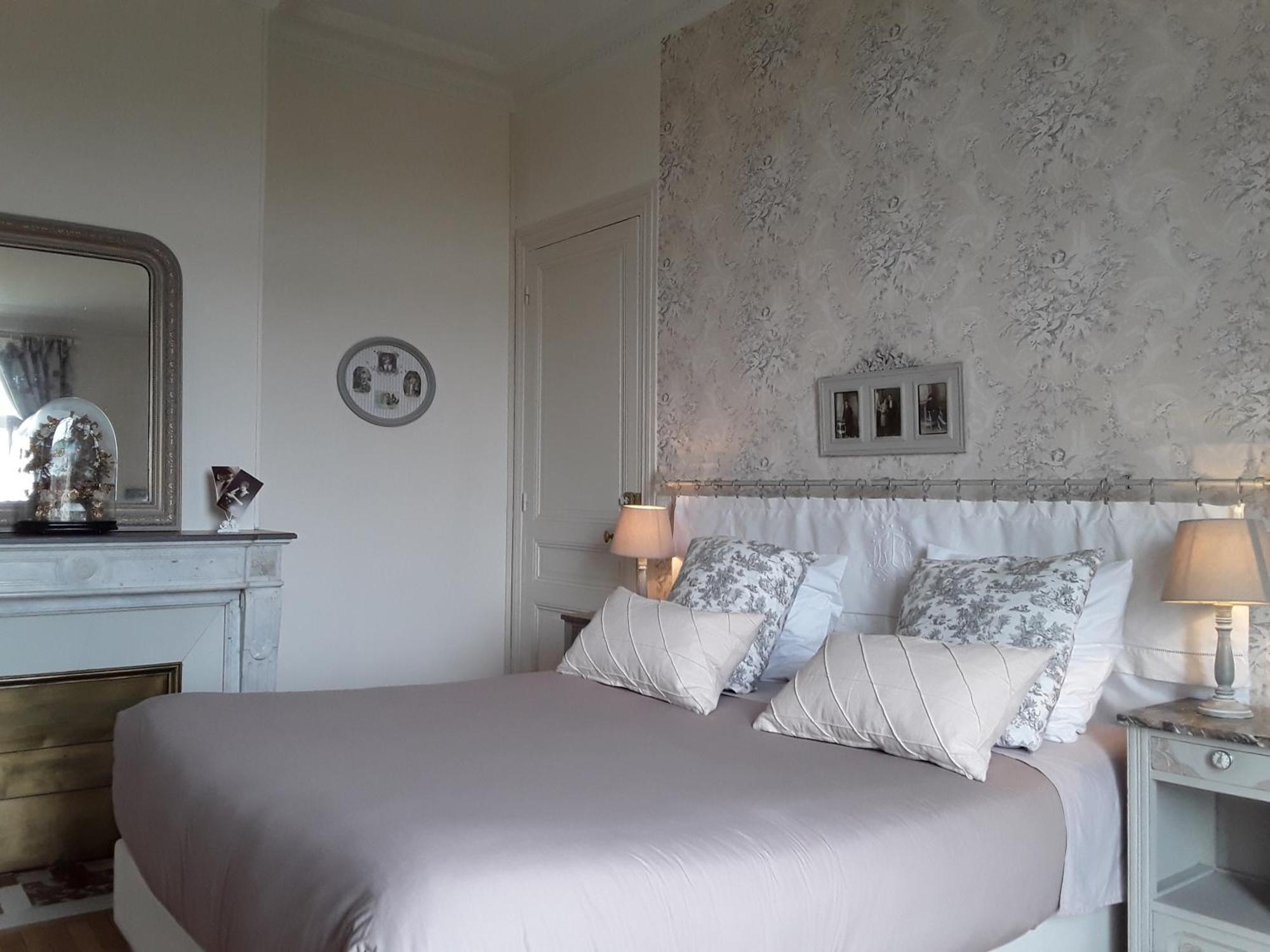 مبيت وإفطار Le Manoir De Crisolles الغرفة الصورة